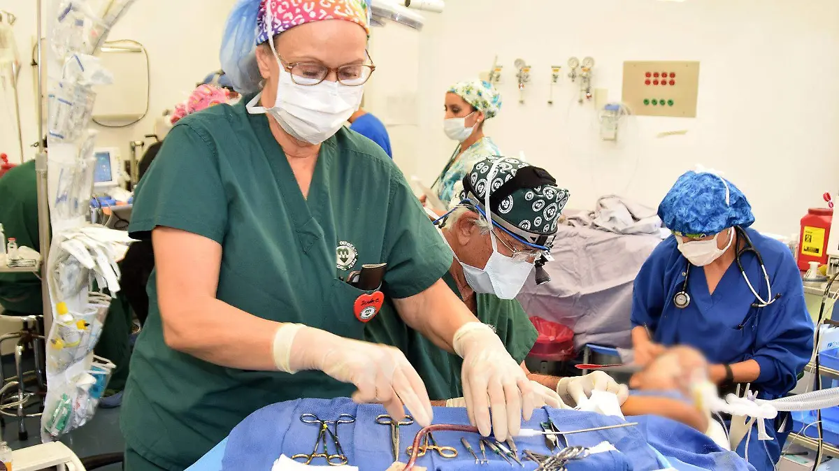 intervención quirurgica operación quirofano doctores